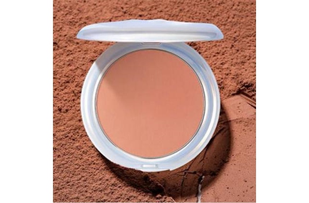 Cheek Pop Blush creează „piele naturală roz, fără cusur”